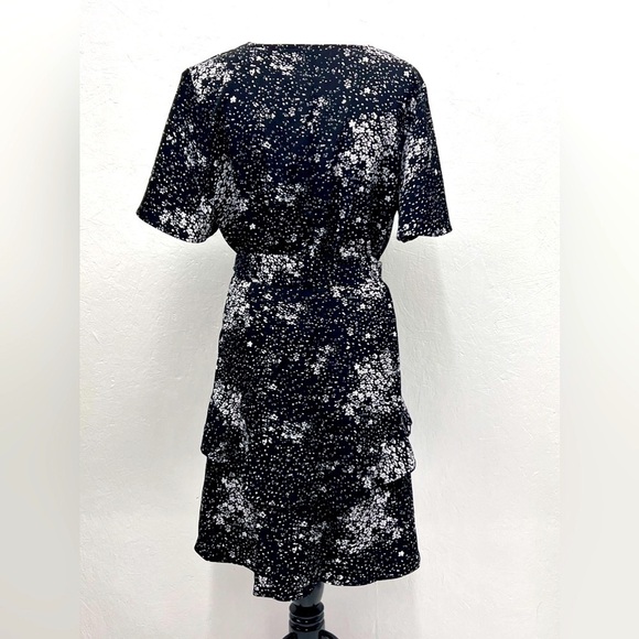 Women’s V-Neck Polyester Dress - Black & White - 1X - Picture 7 of 12